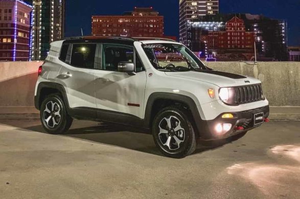 a white 2019 jeep renegade