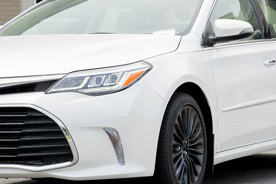 a white 2017 Toyota Avalon