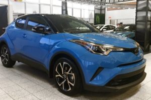 a blue 2019 toyota c-hr with a black roof