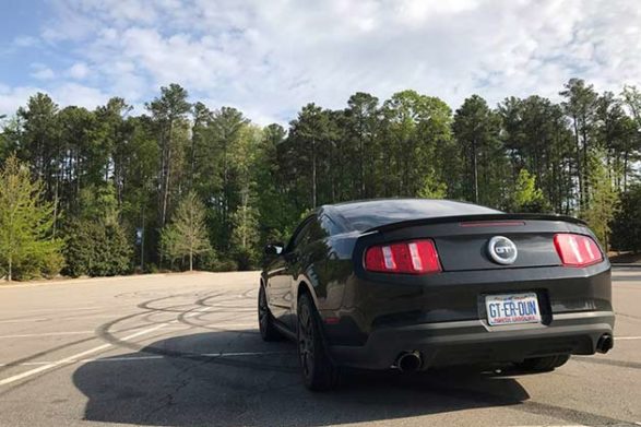 a ford mustang with a license plate that says Get Er Dun