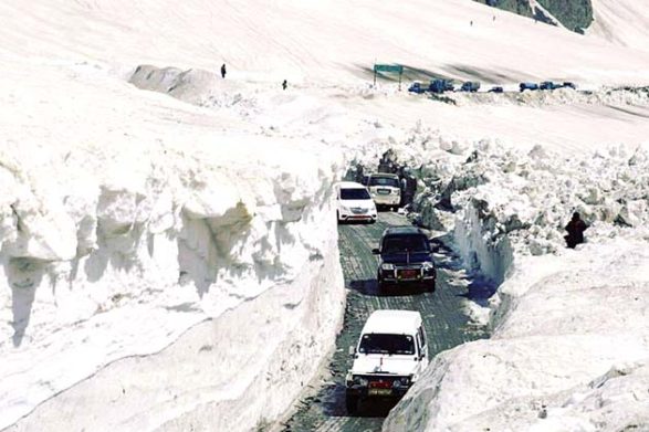 the snow covered zoji la pass in india