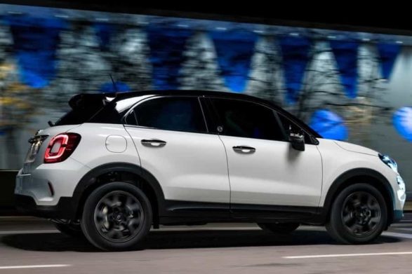 a white and black 2019 fiat 500x