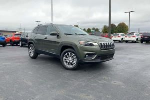 a forest green 2020 jeep cherokee
