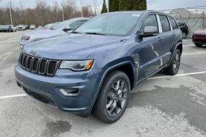 a dark bluish gray 2021 jeep grand cherokee