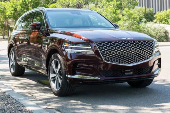 a maroon 2021 genesis gv80