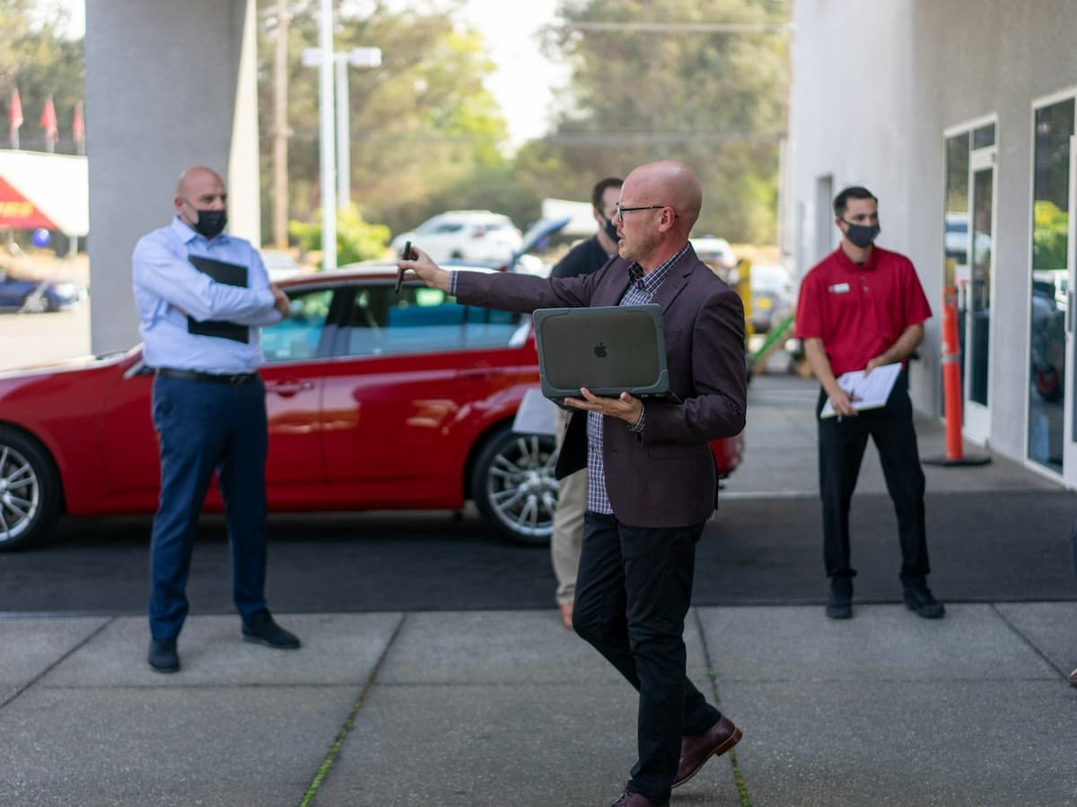 Dealership Employees Are Sharing Things They’re Told Never to Tell Customers